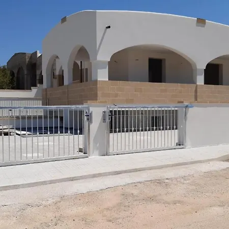 Vista Mare Salento: Beachfront Retreat With Bbq & Exclusive Parking Holiday home